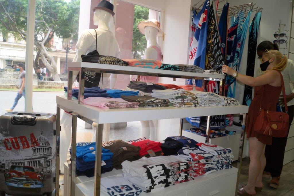Magasins, shopping, sacs et chaussures, voyages à Cuba